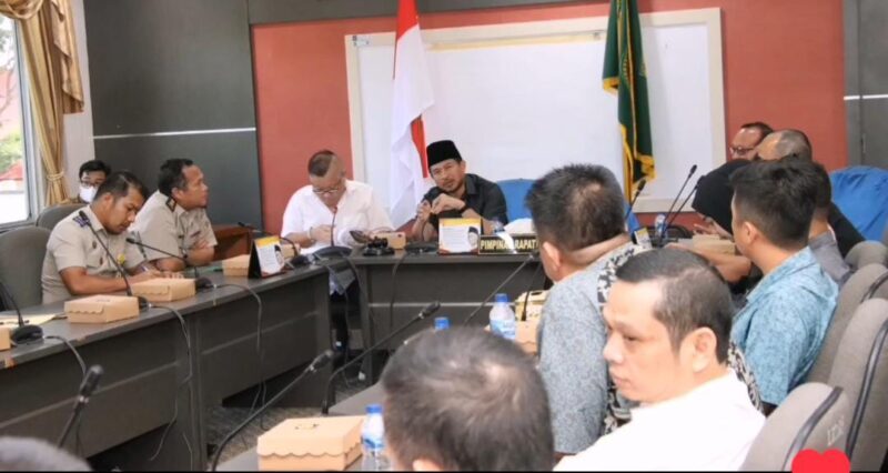 Ketua DPRD Batam Nuryanto pimpin RDPU pada Senin (22/1/2024). Foto:Dok/Istimewa