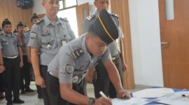 Pejabat Rutan kelas IIA Batam melakukan penandatanganan pakta Integritas tahun 2024. Matapedia6.com/ Dok Rutan