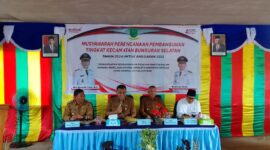 Bupati Natuna Wan Siswandi saat membuka acara musrembang  di Kecamatan Bungaran Selatan, Kabupaten Natuna, Rabu (24/1/2024). Matapedia6.com/ Dok. Diskominfo