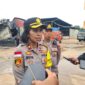 Kapolsek Nongsa Kompol Restia Octane Guchy saat berada di lokasi kebakaran, Kamis (25/1/2024) Matapedia6.com/ Rega