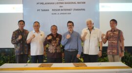 PLN Batam dan Tamarin menjalin tanda tangan kerja sama. Foto:Dok/PLN Batam