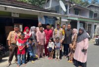 Kapolda Kepri Irjen Pol Yan Fitri Halimansyah disambut masyarakat Tambelan, saat melakukan kunjungan ke wilayah tersebut, Kamis (25/1/2024).Matapedia6.com/ Dok Humas Polda