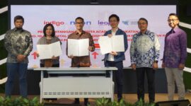 Deputy EVP CX & Digitization, Fauzan Feisal; Senior Manager Indigo, Patricia Eugene Gaspersz; Direktur Pengembangan Ekspor Jasa dan Produk Kreatif Kemendag, Miftah Farid; Chief Operation Officer Nuon Digital, Chandra Thamrin; Direktur Jenderal PEN Kemendag, Didi Sumedi; Chief Executive Officer Nuon Digital, Aris Sudewo usai penandatanganan Berita Acara Kesepakatan (BAK) dari kolaborasi tiga pihak sebagai awal dari upaya meningkatkan kapasitas, kualitas, dan daya saing pelaku industri gim nasional di pasar domestik maupun internasional di Jakarta beberapa waktu lalu. Foto:Telkom
