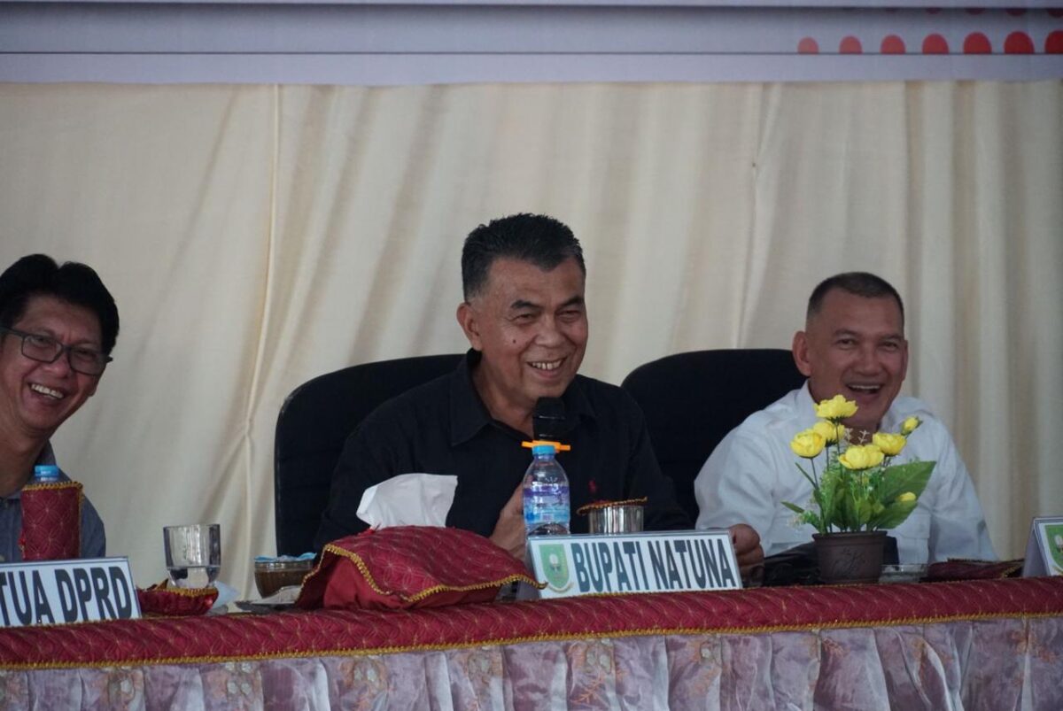 Bupati Natuna Wan Siswandi didampingi Wakil Bupati Rodhial Huda turut hadir dalam Musrenbang Kecamatan Pulau Tiga Barat di Tanjung Kumbik Utara, Sabtu (27/1/2024).Matapedia6.com/Diskominfo Natuna