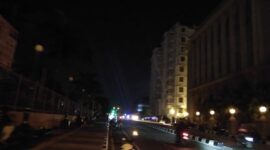 Kondisi lampu jalan dan anak-anak yang akan melaksanakan balap liar di jalan Raja M Tahir depan Harmoni One Batam Centre. Matapedia6.com/Istimewa