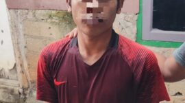 Pelaku ketika diamankan Polisi. Foto:Dok/Polsek Sekupang