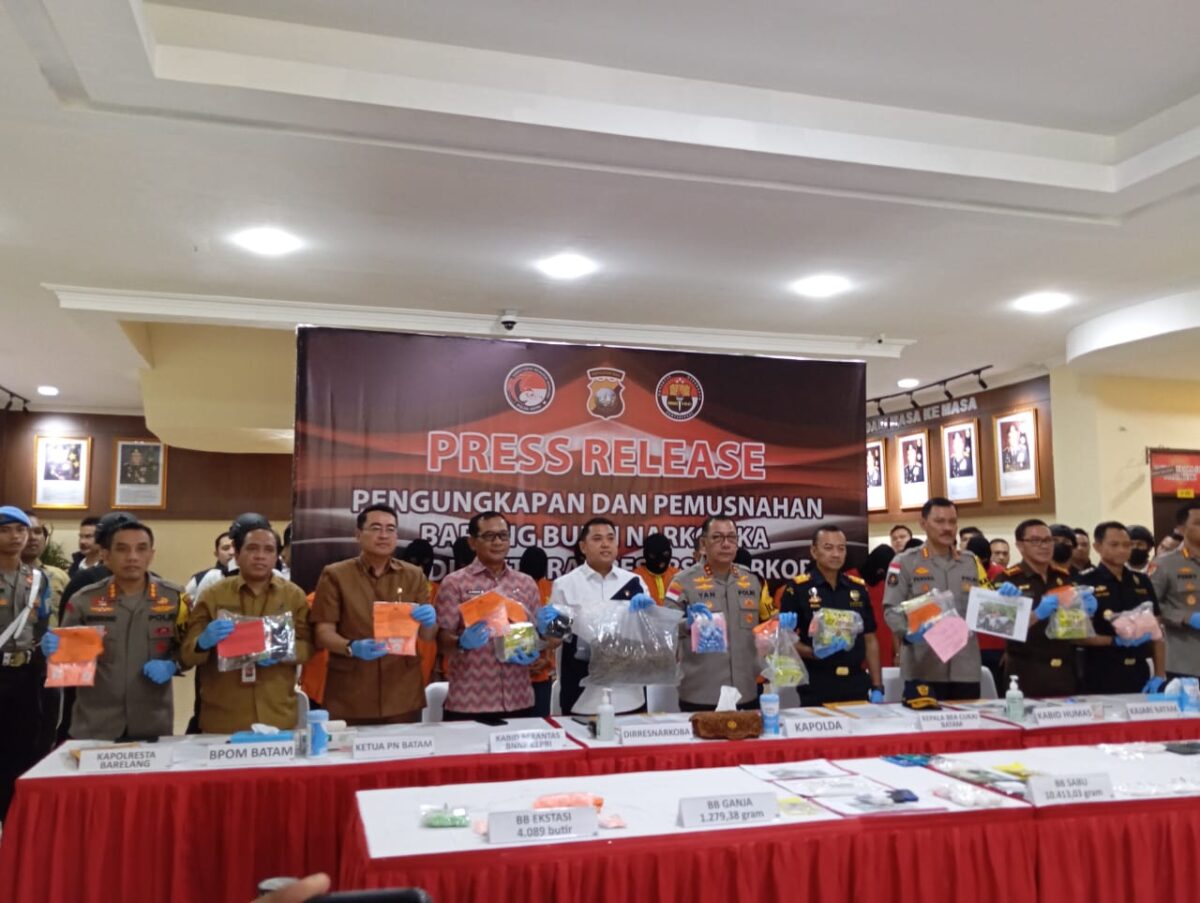 Kapolda Kepri Irjen Pol Yan Fitri pimpin Konferensi pers pengungkapan kasus peredaran narkotika di Kepri, Selasa (30/1/2024).Matapedia6.com/ luci