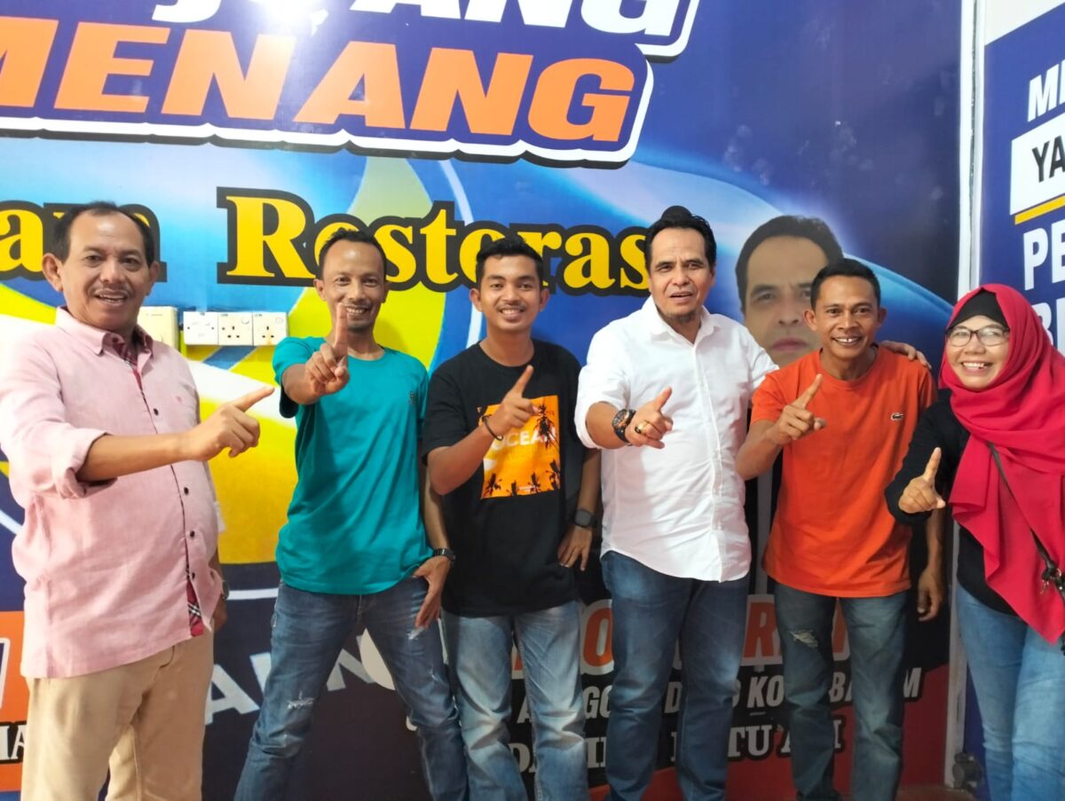 Arlon Veristo bersama pelawak Minang beberapa waktu lalu. Foto:Dok/matapedia6