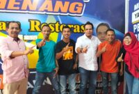 Arlon Veristo bersama pelawak Minang beberapa waktu lalu. Foto:Dok/matapedia6