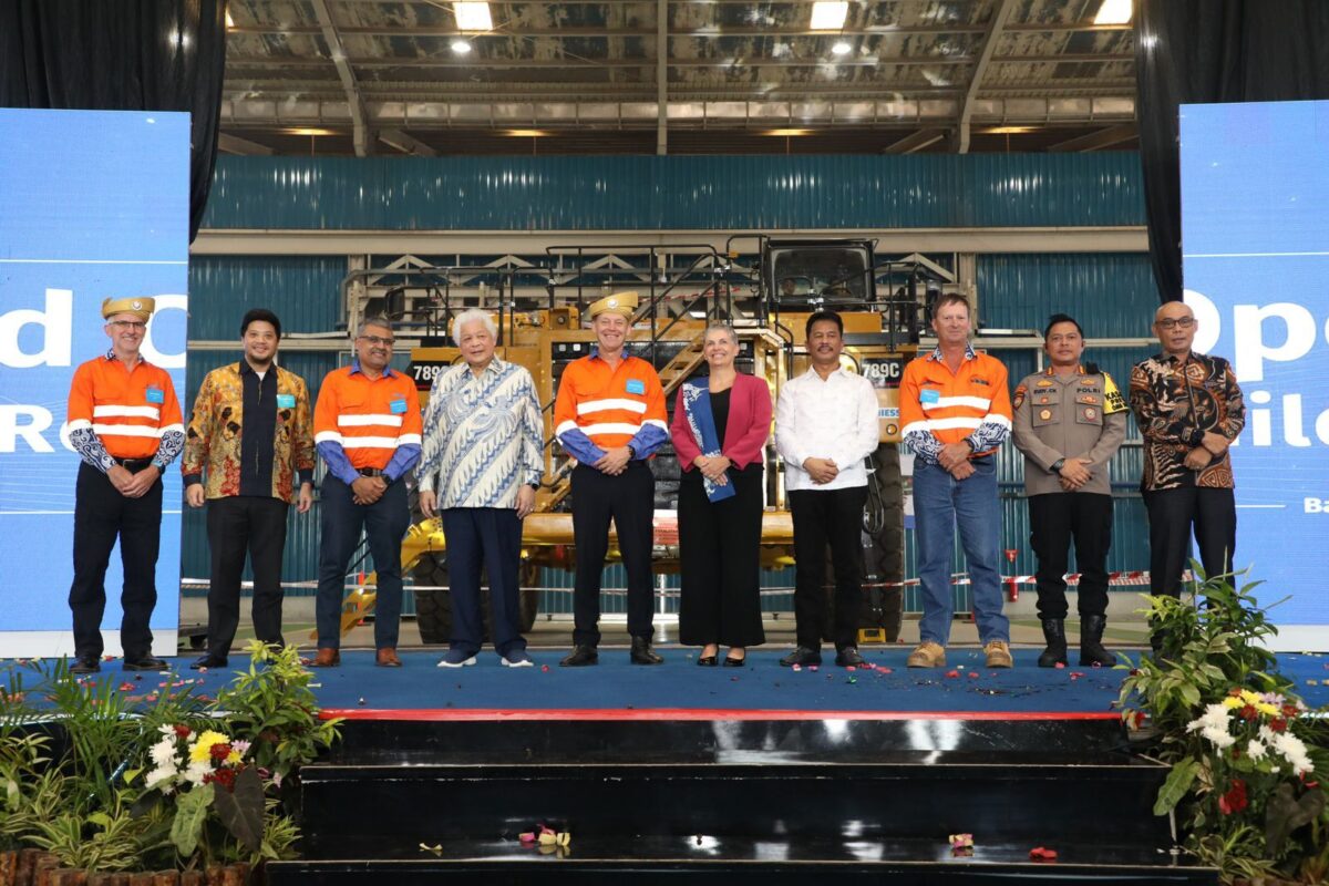 Kepala BP Batam, Muhammad Rudi dan CEO Citramas Group, Kris Taenar Wiluan saat hadir dalam peresmian Rebuild Centre PT Thiess di Kawasan Industri Terpadu Kabil. Foto:Dok/Humas BP Batam