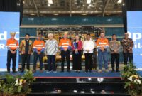 Kepala BP Batam, Muhammad Rudi dan CEO Citramas Group, Kris Taenar Wiluan saat hadir dalam peresmian Rebuild Centre PT Thiess di Kawasan Industri Terpadu Kabil. Foto:Dok/Humas BP Batam