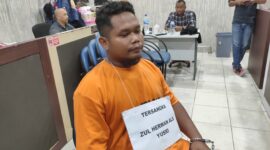 Zul Herwan alias Yusri, pelaku pembunuhan kekasihnya di Kota Batam,  saat berada di ruangan penyidik polresta Barelang.
Matapedia6.com/ Rega