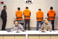 Bupati Labuhan Batu bersama anggota DPRD serta dua pihak swasta yang terjaring OOT KPK di tunjukkan ke muka publik Dalam jumpa pers yang digelar Jumat, 12 Januari 2024 di Gedung Merah Putih KPK, Jakarta. Matapedia6.com/ nett