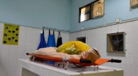 Jenazah pelaku perampokan yang sempat jalani perawatan di RSBP Sekupang, berada di kamar jenazah sebelum dijemput keluarga. Matapedia6.com/ luci