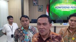 Kepala Kejaksaan Negeri Batam, I Ketut Kasna Dedi dalam jumpa pers di Aula Kejari Batam, Jumat (19/1/2024) sore.