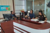 Kasi Intel Kejari Batam saat menjadi narasumber di RRI Batam, Kamis (18/1/2024). Foto:Dok/Kejaksaan Batam