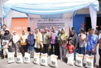 Pemko Batam Salurkan Bantuan pangan cadangan pemerintah di Kelurahan Batu Merah, Kamis (1/2/2024). Foto:Dok/Diskominfo