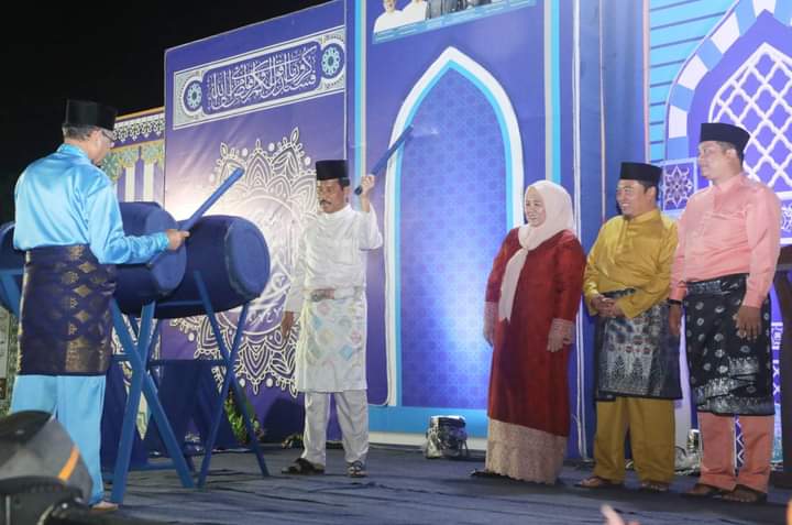 Walikota Batam Muhammad Rudi, mukul beduk tanda membuka MTQ tingkat Kecamatan Sei Beduk, Jumat (2/2/2024). Matapedia6.com/ Diskominfo