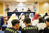 Sekretaris Daerah Batam Jefridin buka pelatihan Fashion Designer Batik beberapa waktu lalu. Foto:Dok/Diskominfo Batam