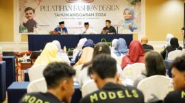 Sekretaris Daerah Batam Jefridin buka pelatihan Fashion Designer Batik beberapa waktu lalu. Foto:Dok/Diskominfo Batam