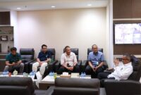 Kepala BPJS TK bersama Sekda Batam. Foto:Dok/Diskominfo Batam
