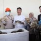 Kepala BP Batam Muhammad Rudi bersama Balai Karantina Hewan, Ikan, dan Tumbuhan Kepulauan Riau (Kepri) bersama  melepas ekspor perdana kepiting bakau hidup (scylla serrata) ke Shanghai Cina, melalui Bandara Internasional Batam, Rabu (31/1/2024). Matapedia6.com/ Diskominfo Batam