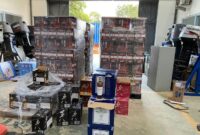 Ribuan minuman keras dari dalam kontainer yang diduga tidak memiliki dokumen lengkap disimpan di Gudang hasil penindakan Bea Cukai di Tanjunguncang, Kamis (1/2/2024). Matapedia6.com/ Dok Bea Cukai