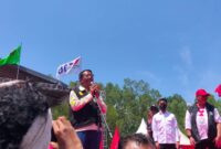Mahfud MD saat memberikan sambutan dan menyampaikan target kerja Ganjar-Mahfud Md, dihadapan pendukungnya saat kampanye terbuka di Temangenggung Abdul
Jamal Batam, Minggu (4/2/2024). Matapedia6.com/ Ramadan.