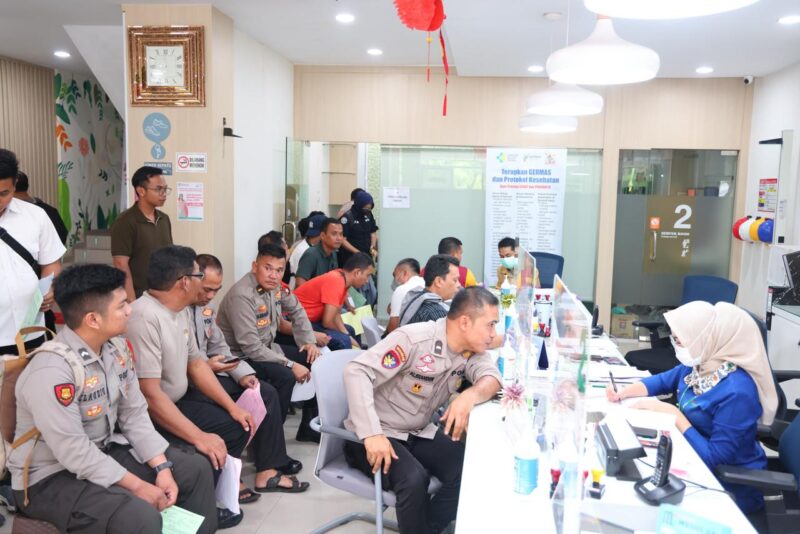 Personel Polda Kepri yang mendapat tugas melakukan pengamanan di TPS, jalani pemeriksaan kesehatan sebelum dikirim.Matapedia6.com/ Dok Humas Polda