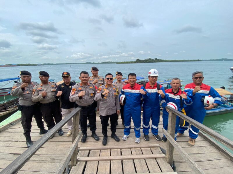 Dirpamobvit Polda Kepri Kombes Pol Rudy Cahya Kurniawan didampingi AKBP Syarifudin Dalimunte, AKP Armed Sumedi, IPTU Djawane, AIPDA Gunawan melaksanakan Commander Wish Kapolda Kepri Irjen Pol  Yan Fitri Halimansyah di Pulau Pemping Batam, Jumat (9/2/2024).Matapedia6.com/Dok Humas Polda