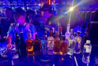 Direktorat Reserse Narkotika (Ditresnarkoba) Polda Kepri bersama lintas instansi di Batam gelar Razia Tempat Hiburan Malam dan berhasil mengamankan belasan botol miras dan temukan pengunjung positif konsumsi Narkotika, Jumat (9/2/2024). Matapedia6.com/ Dok Humas Polda