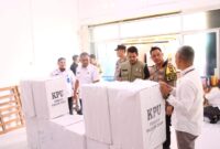 Dirpamobvit Polda Kepri Kombes Pol Rudy Cahya Kurniawan, cek kesiapan pendistribusian logistik pemilu di Kabupaten Natuna, Senin (12/2/2024). Matapedia6.com/ Dok Humas Polda
