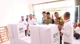 Dirpamobvit Polda Kepri Kombes Pol Rudy Cahya Kurniawan, cek kesiapan pendistribusian logistik pemilu di Kabupaten Natuna, Senin (12/2/2024). Matapedia6.com/ Dok Humas Polda