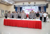 Pejabat Utama Polda Kepri bersama pemuka lintas agama ikuti doa bersama yang digelar serentak seluruh Indonesia. Kegiatan di Polda Kepri dilaksanakan di gedung graha Lancang Kuning Polda Kepri, Selasa (13/2/2024). Matapedia6.com/ Dok Humas Polda