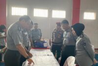 Kepala Divisi Pemasyarakatan Kumham Kepri Dwi Nastiti pantau persiapan Pemilu di Lapas Batam. Foto:Dok/Lapas Batam
