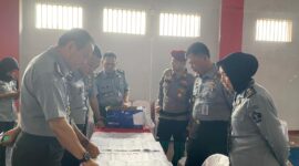 Kepala Divisi Pemasyarakatan Kumham Kepri Dwi Nastiti pantau persiapan Pemilu di Lapas Batam. Foto:Dok/Lapas Batam