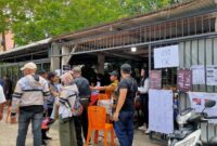 Kondisi pencoblosan suara di salah satu TPS di Batu Selicin Lubuk Baja, dimana ditemukan tidak ada surat suara untuk pemilihan anggota DPRD Kepri. Matapedia6.com/ Ramadan