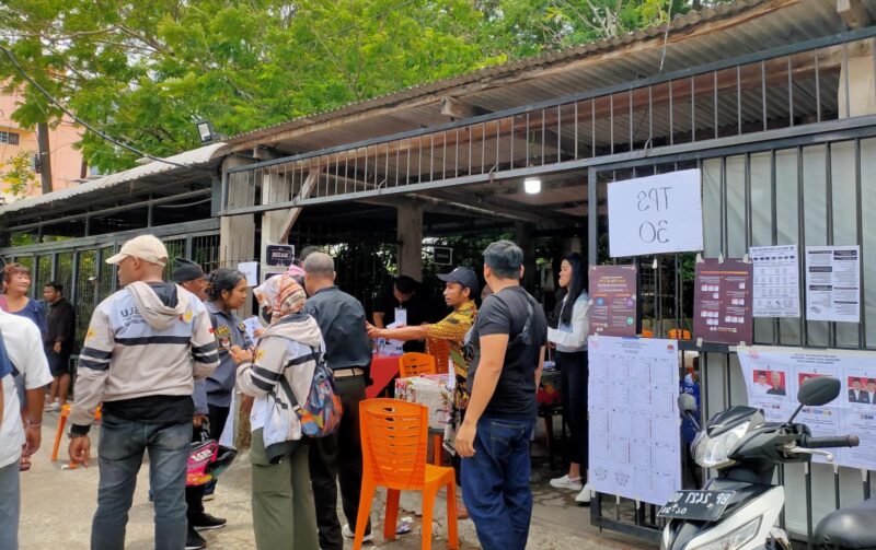 Kondisi pencoblosan suara di salah satu TPS di Batu Selicin Lubuk Baja, dimana ditemukan tidak ada surat suara untuk pemilihan anggota DPRD Kepri. Matapedia6.com/ Ramadan