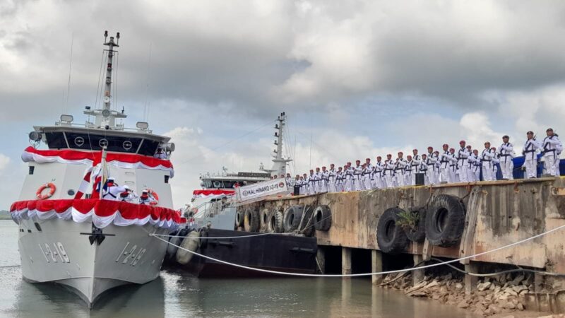 Kepala Staf TNI Angkatan Laut (Kasal) Laksamana TNI Dr Muhammad Ali resmikan dua kapal TNI Angkatan Laut (KAL) di galangan kapal PT Citra Shipyard, Kota Batam, Provinsi Kepri, Jumat (16/2/2024). Foto:Istimewa