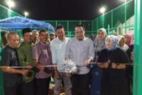 Anggota DPRD Kota Batam Arlon Veristo potong pita saat peresmian fasilitas umum beberapa waktu lalu. Foto:Dok/matapedia6