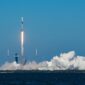  Roket Falcon 9 yang meluncur dari Cape Canaveral Florida sebagai wahana yang mengantarkan Satelit Merah Putih 2 menuju orbit, Selasa (20/2) waktu setempat. (Dok. SpaceX)