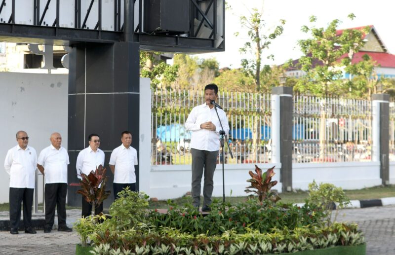 Kepala BP Batam sekaligus Wali Kota Batam Muhammad Rudi memberikan arahan ke pegawai. Foto:Dok/Humas BP Batam