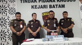 Kejaksaan negeri Batam, terima pengembaliam uang dari keluarga terpidana kasus Korupsi Mantan Kepsek SMKN 1 Batam, Lea Lindrawijaya, Selasa (27/2/2024) sekitar pukul 11.30WIB. Matapedia6.com/ Luci