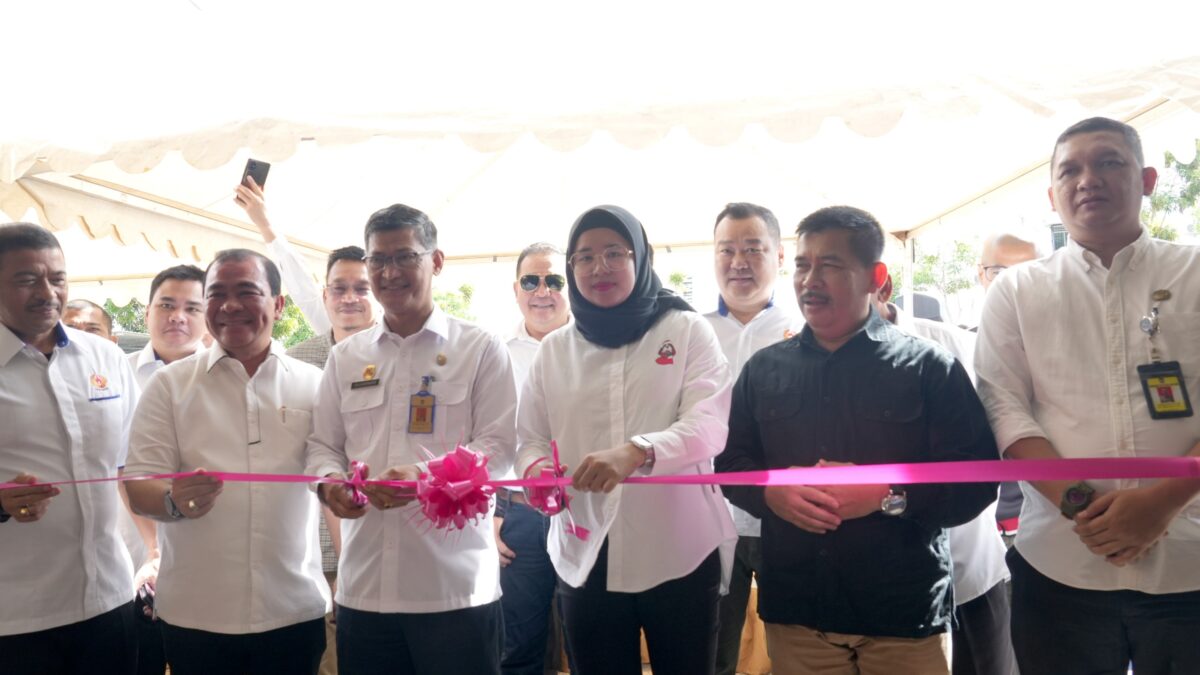 Ketua Komite Olahraga Nasional Indonesia (KONI) Kota Batam masa bakti 2024-2028, Rani Rafitriyani meresmikan kantor sekretariat KONI di Komplek Ruko KBC Batam Center, Rabu (28/2/2024). Matapedia6.com/ DN