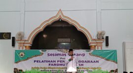 Ketua DMI sekaligus Anggota DPRD Kota Batam Arlon Veristo saat buka pelatihan fardhu kifayah di Masjid Baitul A'la, Aviari Griya Pratama, Minggu (4/2/2024). Foto:Dok/matapedia6