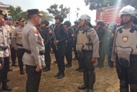 Kapolda Kepri Irjen Pol Yan Fitri Halimansyah cek personel dilapangan utama Polda Kepri sebelum dikirim ke tempat tugas, Jumat (9/2/2024). Matapedia6.com/ Luci