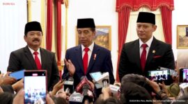 Presiden Republik Indonesia Joko Widodo saat memberikan keterangan pers usai melantik Agus Harimurti Yudhoyono (AHY) anak tertua dari Mantan Presiden ke-6 Republik Indonesia Susilo Bambang Yudhoyo  sebagai menteri Agraria dan Tata Ruang (ATR), Rabu (21/2/2024). Matapedia6.com/ Screenshot YouTube  Sekretariat Negara