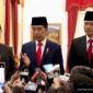Presiden Republik Indonesia Joko Widodo saat memberikan keterangan pers usai melantik Agus Harimurti Yudhoyono (AHY) anak tertua dari Mantan Presiden ke-6 Republik Indonesia Susilo Bambang Yudhoyo  sebagai menteri Agraria dan Tata Ruang (ATR), Rabu (21/2/2024). Matapedia6.com/ Screenshot YouTube  Sekretariat Negara