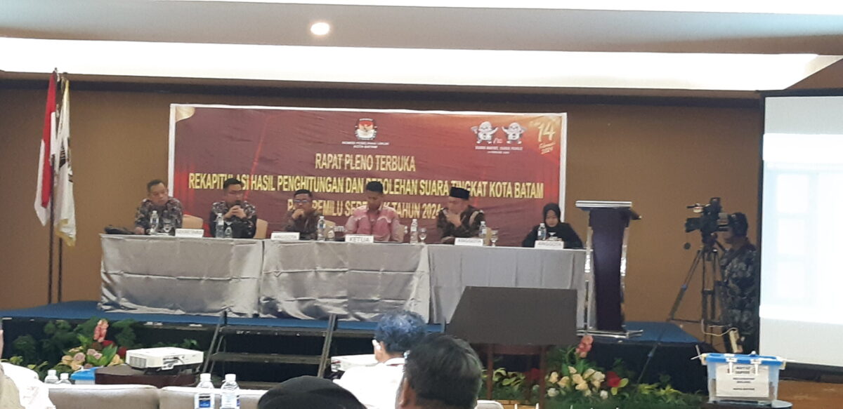 Rapat Pleno Terbuka Rekapitulasi Hasil Penghitungan Suara Tingkat Kota Batam Pada Pemilu Serentak Tahun 2024, di Hotel Swiss Bell Harbourbay, Sabtu (2/3/2024). Matapedia6.com/ Luci