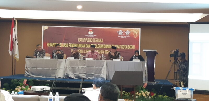 Rapat Pleno Terbuka Rekapitulasi Hasil Penghitungan Suara Tingkat Kota Batam Pada Pemilu Serentak Tahun 2024,  di Hotel Swiss Bell Harbourbay, Sabtu (2/3/2024). Matapedia6.com/ Luci